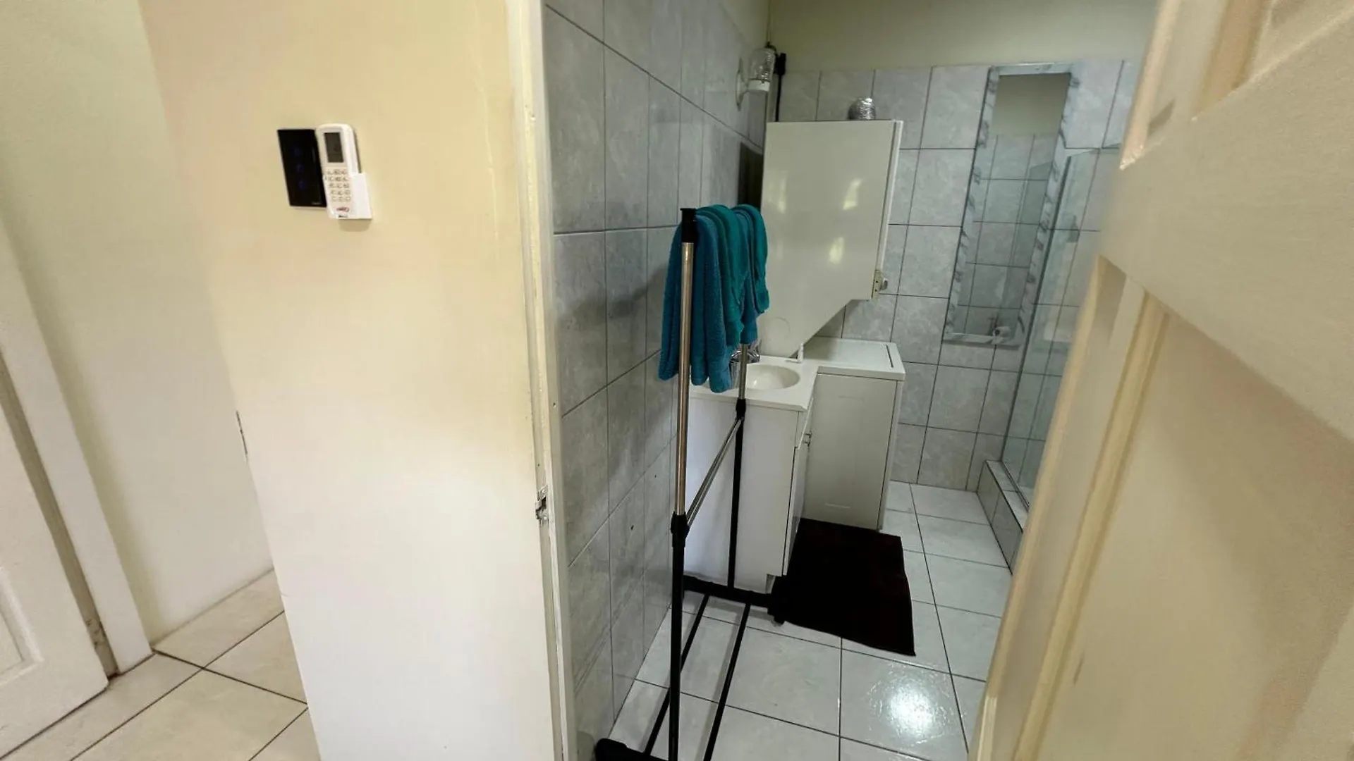 Lambeau Cozy One Bedroom Apartment